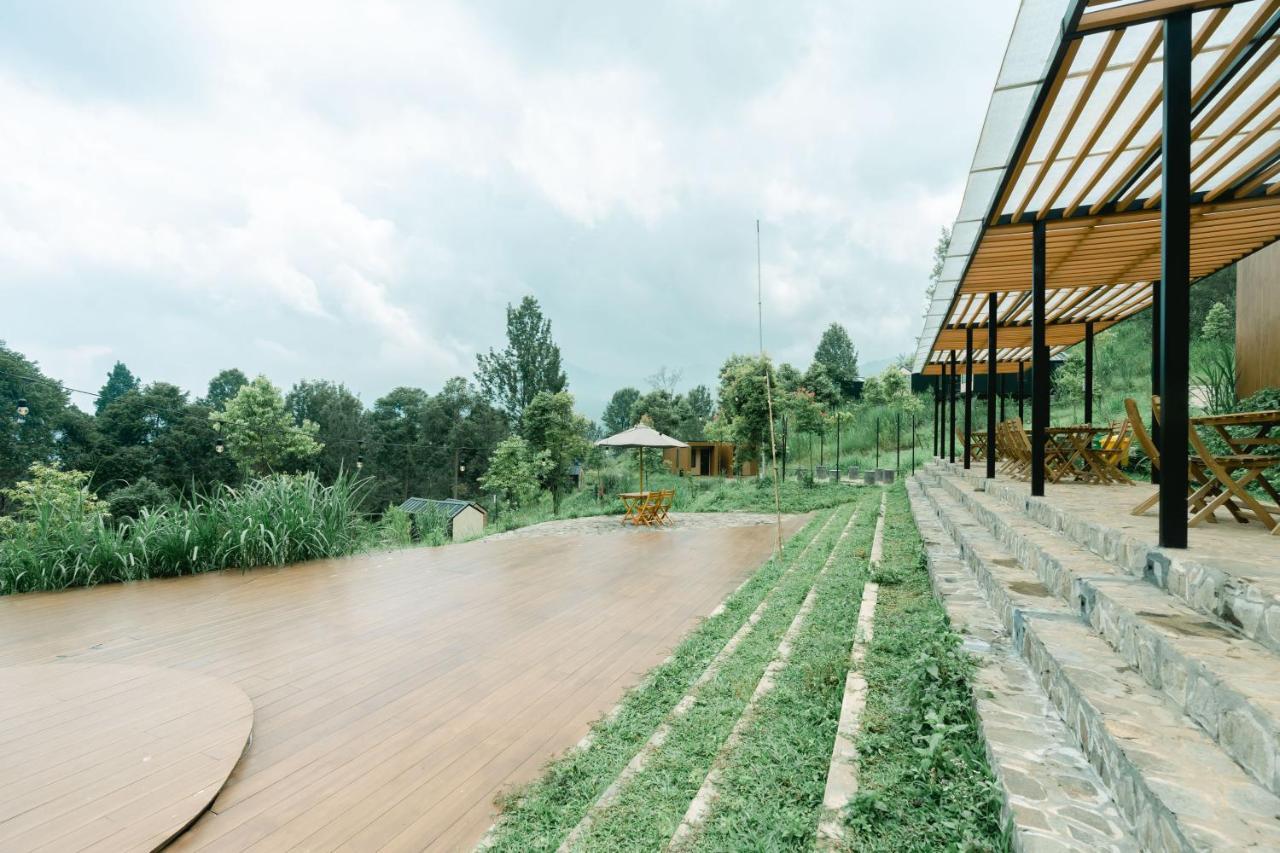 Bobocabin Gunung Mas, Puncak Ξενοδοχείο Tagalbato Εξωτερικό φωτογραφία